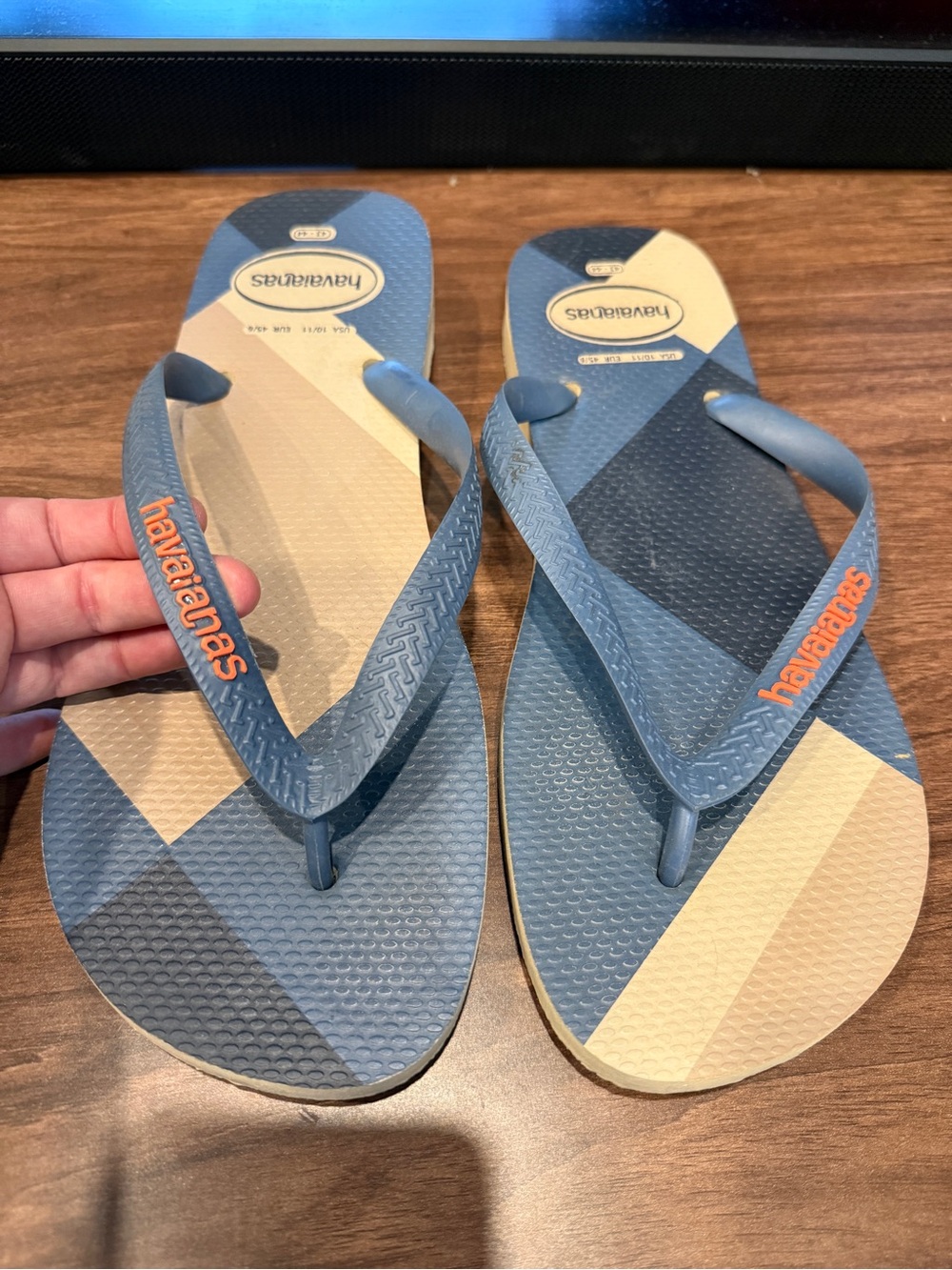 Havaianas Blue & Tan Diagonal Stripe Flip Flops size 10/11